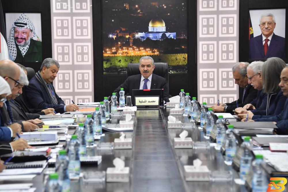 جانب من اجتماع مجلس الوزراء الأسبوعي في رام الله الحكومة تناقش إنشاء ’بنك الزيت الفلسطيني’