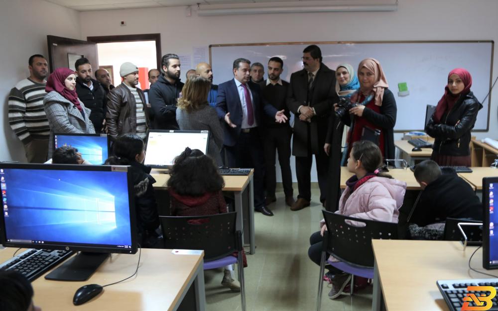 جانب من افتتاح المخيم التربية والاتصالات تطلقان مخيماً للروبوتكس والذكاء الاصطناعي