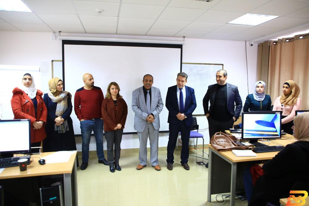 جانب من الافتتاح وزارة الاتصالات وبنك فلسطين يفتتحان مخيمات البرمجة الشتوية للشباب والأطفال