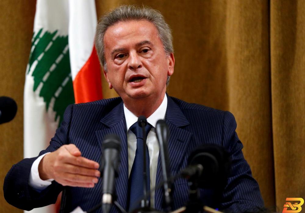 حاكم مصرف لبنان المركزي رياض سلامة يتحدث خلال مؤتمر صحفي في بيروت يوم 11 نوفمبر تشرين الثاني 2019. تصوير: محمد عزاقير - رويترز. حاكم مصرف لبنان: لا إفلاس في المصارف لكن الدعم الخارجي مطلوب