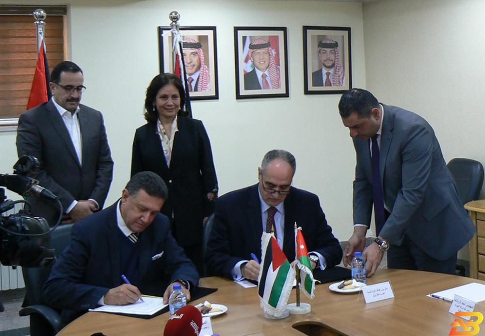 جانب من توقيع الاتفاقية زيادة الطاقة الكهربائية المصدّرة من الأردن إلى فلسطين