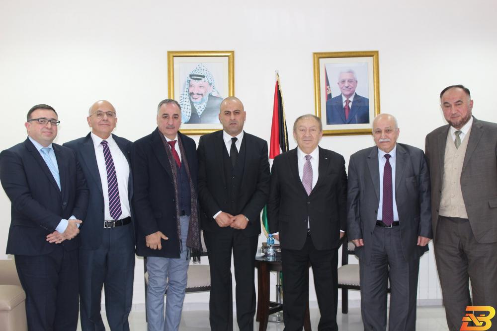 جانب من اللقاء لقاء يبحث الوضع الاقتصادي والتجاري لمحافظة القدس