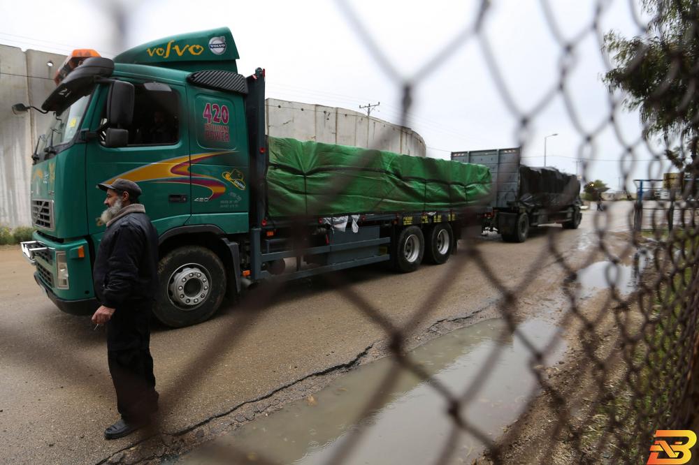 صورة توضيحية-شاحنة فلسطينية تحمل بضائع-أرشيف وكالات الاقتصاد: إسرائيل تمنع تصدير المنتجات الفلسطينية إلى العالم