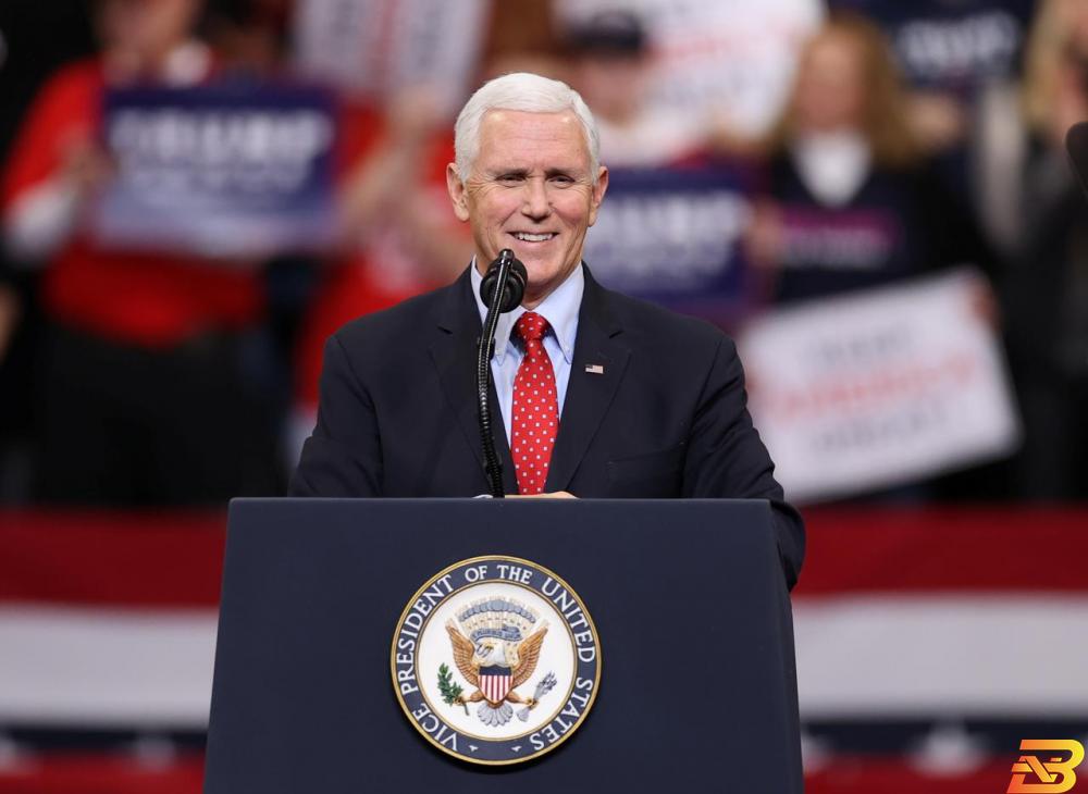 نائب الرئيس الأمريكي مايك بنس يتحدث في ولاية ايوا الأمريكية يوم 30 يناير كانون الثاني 2020. تصوير: جوناثان إرنست - رويترز. نائب الرئيس الأمريكي يستبعد فكرة شراء نوكيا وإريكسون لمواجهة هواوي