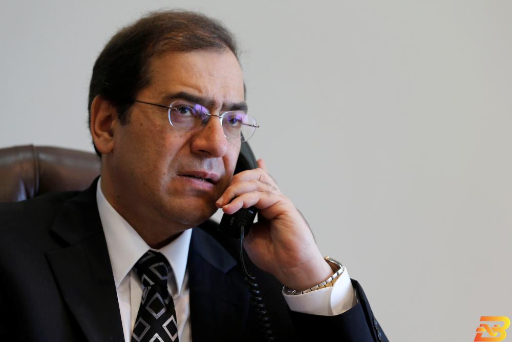 وزير البترول المصري طارق الملا في صورة من أرشيف رويترز. مصر تتفق مع 5 شركات للتنقيب عن النفط والغاز في غرب المتوسط