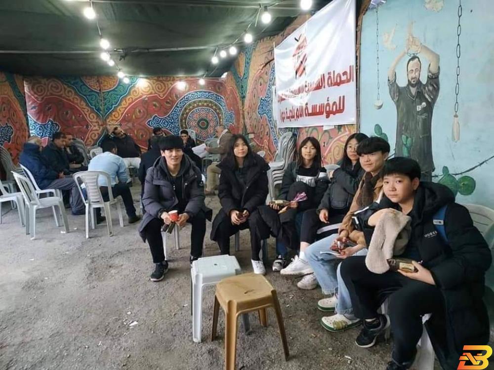 جانب من زيارة الوفد لخيمة التضامن مع الأسرى في الخليل الداخلية تقرر إغلاق المنشآت التي زارها الوفد الكوري
