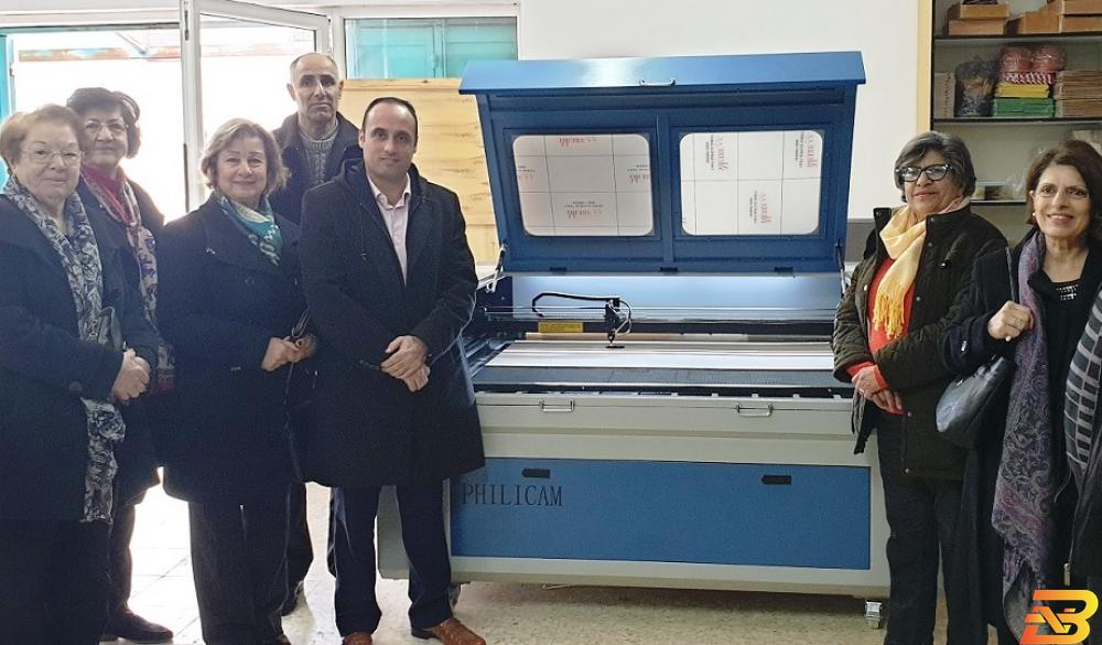 جانب من تسليم الماكنة المشروبات الوطنية تتبرع بماكنة حديثة لمشغل جمعية النهضة