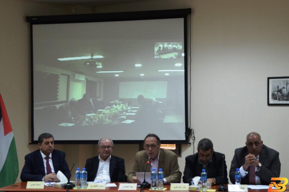 متحدثون خلال حلقة النقاش اقتصاديون: ’صفقة القرن’ وصفة لتدمير الاقتصاد الفلسطيني