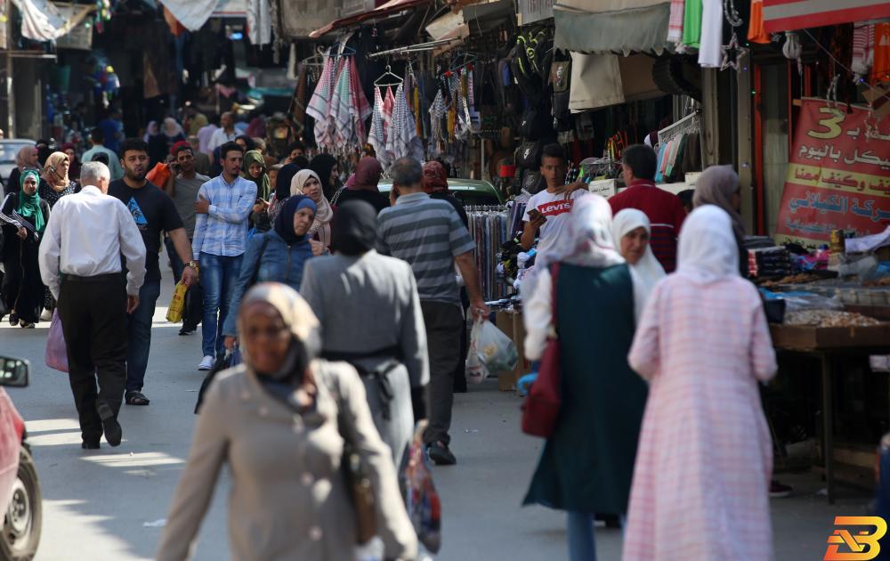 صورة توضيحية-أسواق نابلس-أرشيف وفا الفلسطينيون يتهافتون على شراء الحاجيات بعد إعلان حالة الطوارئ