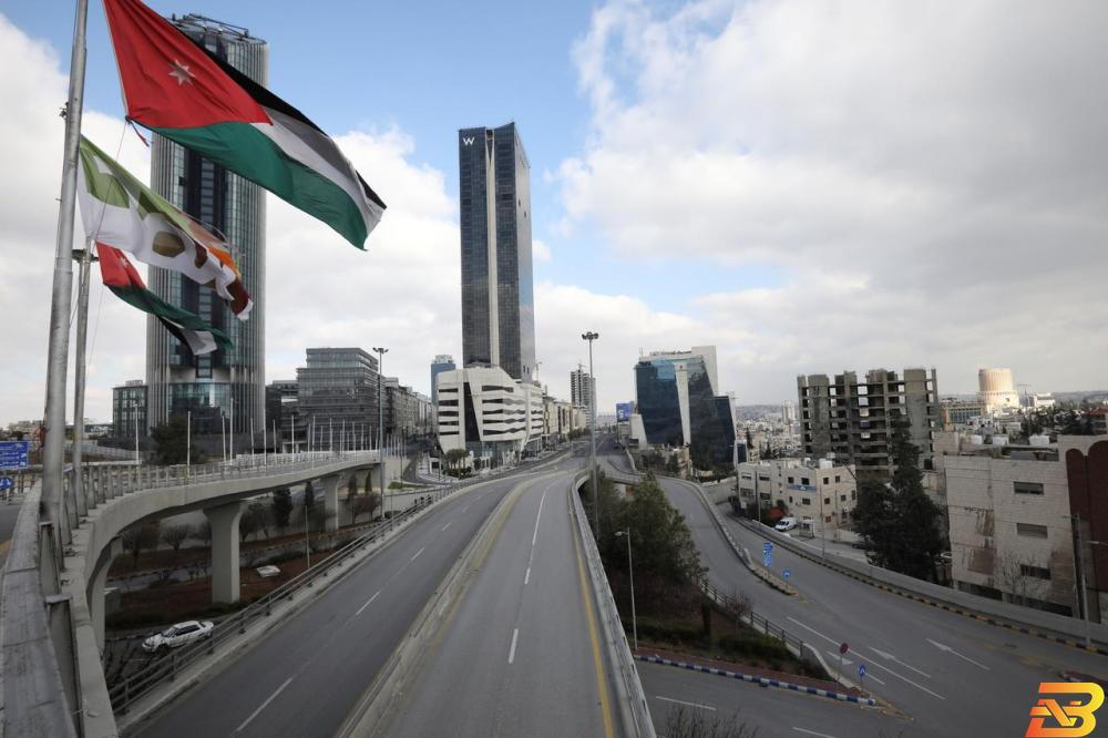 شوارع خالية في العاصمة الأردنية عمان-تصوير رويترز الأردن يمدد حظر التجول ويقرر توصيل الأغذية في أنحاء البلاد إلى المنازل
