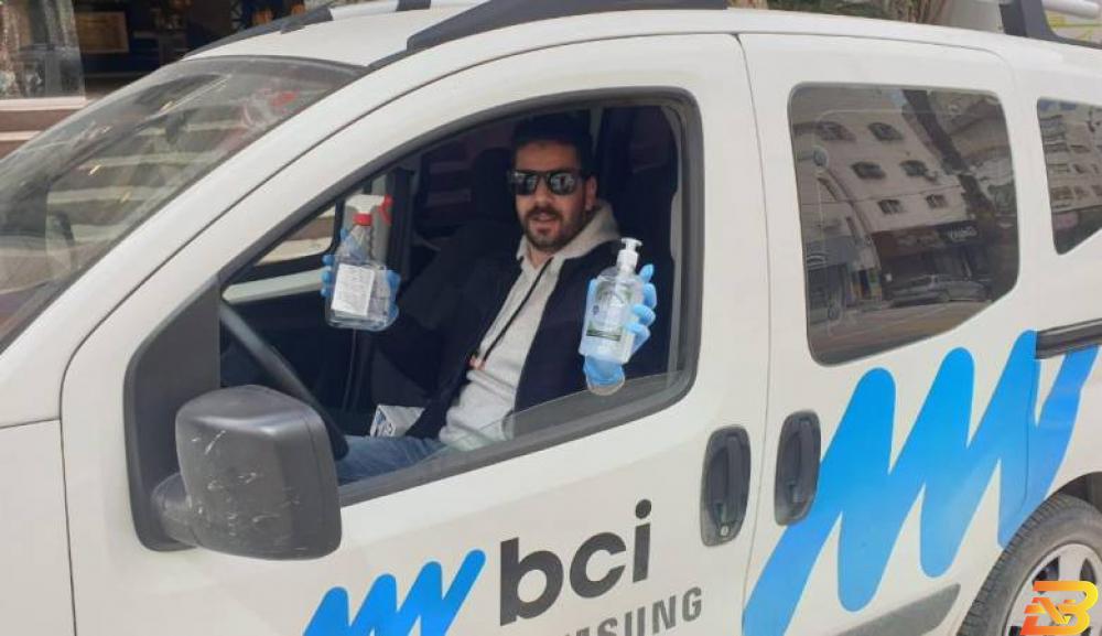 أحد موظفي شركة BCI يتخذ كافة تدابير الوقاية-صورة توضيحية شركة BCI تُطبق الإجراءات الإحترازية والوقائية