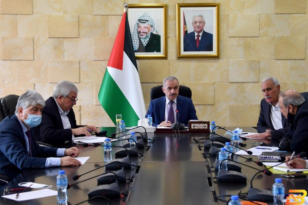 جانب من الاجتماع لجنة الطوارئ تؤكد على ضرورة التعامل بجدية عالية مع تدفق العمّال