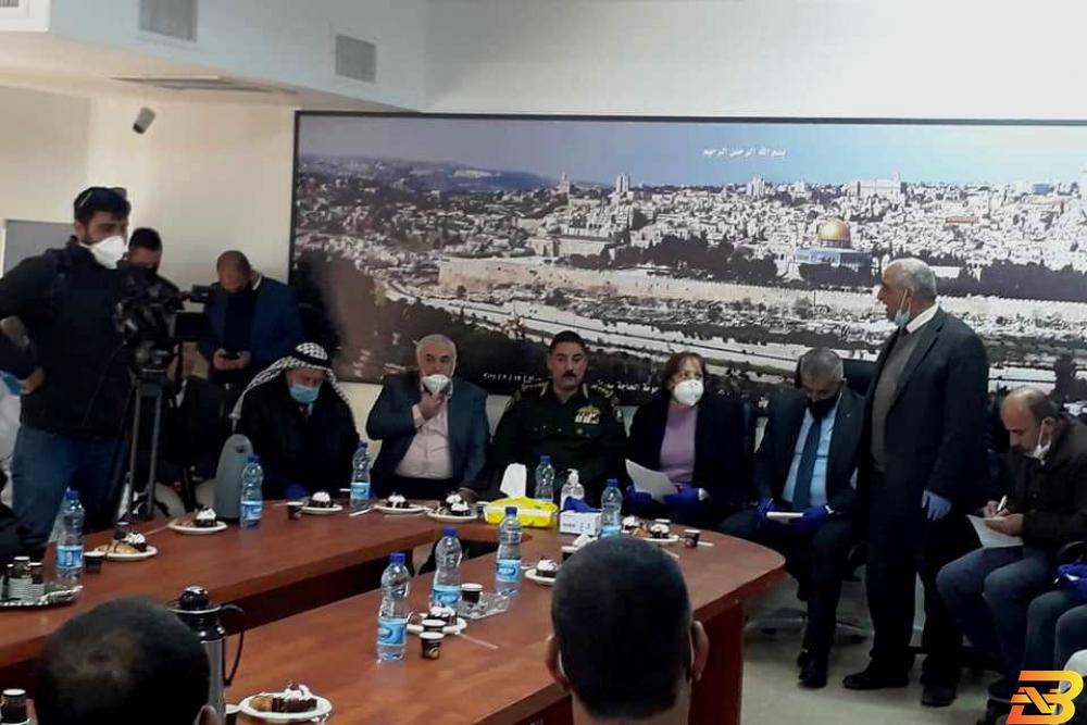 وزيرة الصحة تعقد اجتماعا في بلدة بيرنبالا مع كافة رؤساء المجالس البلدية والقروية ومدراء مديريات الأمن في منطقة شمال غرب القدس وزيرة الصحة لم تلتزم بالقيود-ارتفاع عدد المصابين بالكورونا