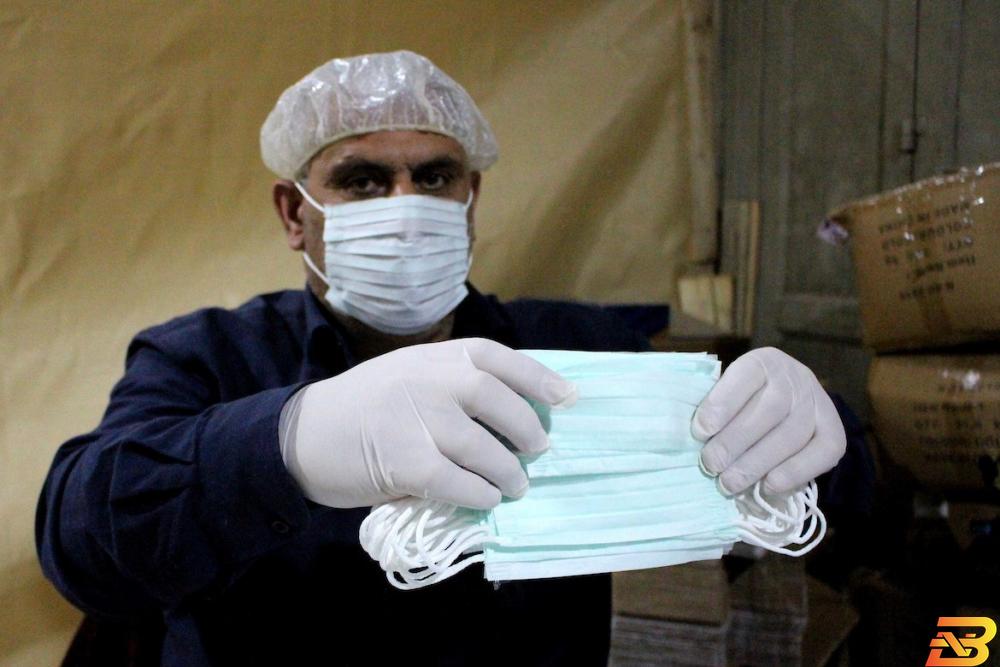صناعة الكمامات في الخليل-تصوير وكالات 10 منشآت صناعية جديدة لإنتاج الكمامات