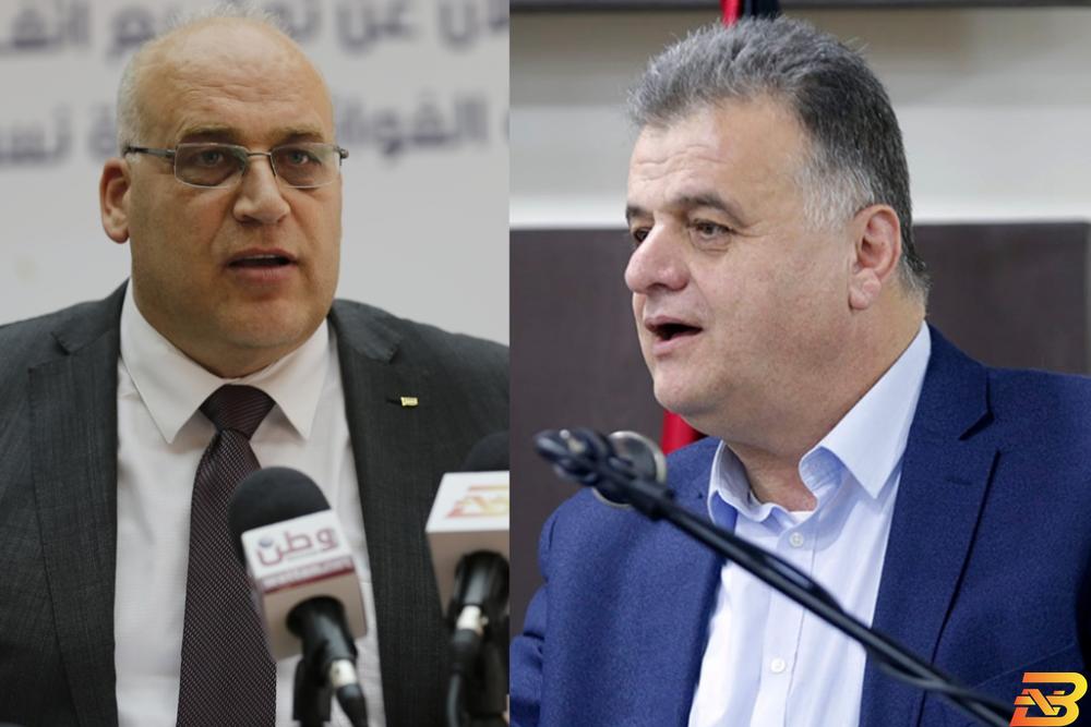 وزير العمل نصري أبو جيش (يسار) وأمين عام اتحاد عمال فلسطين شاهر سعد إطلاق برنامج لدعم العمال المتضررين من أزمة كورونا