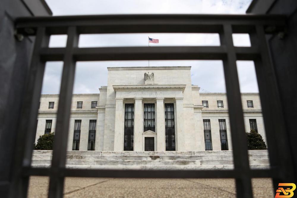 مجلس الاحتياطي الأمريكي يبقي الفائدة قرب الصفر