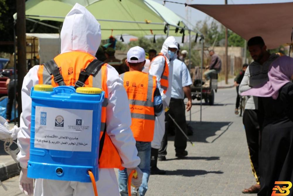مستفيدون من المشروع إنطلاق مشروع لتشغيل 300 عامل وخريج في قطاع غزة