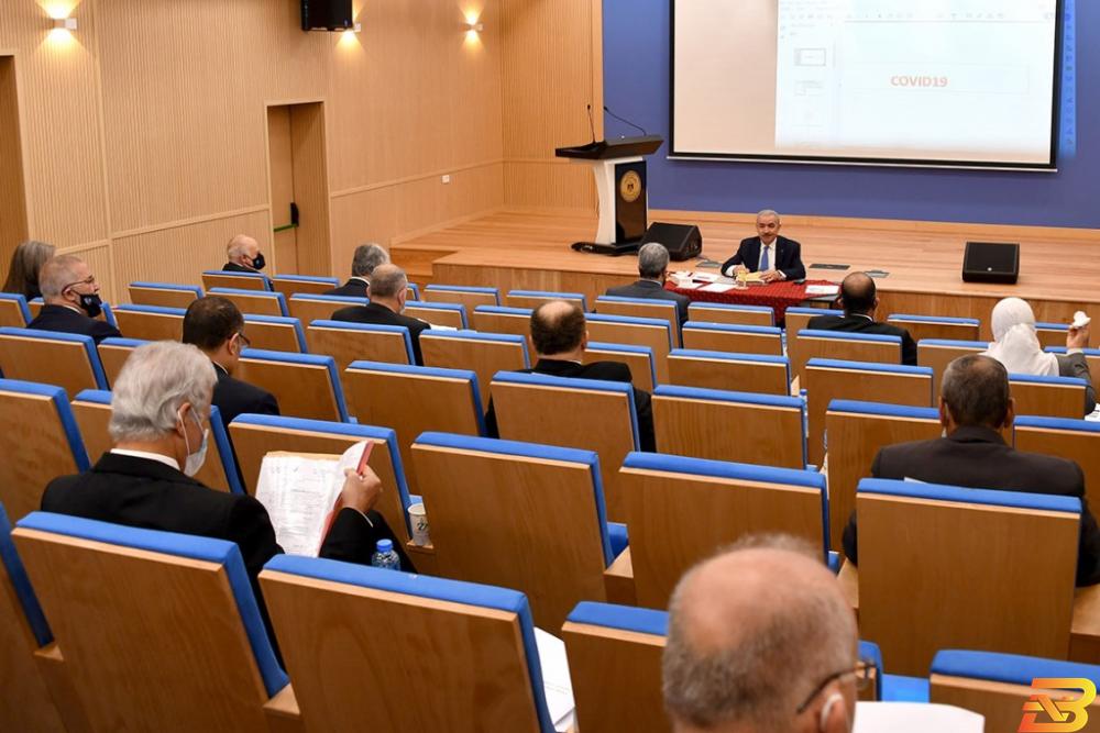 اجتماع سابق لمجلس الوزراء في رام الله الحكومة تناقش تشغيل مزيد من القطاعات الاقتصادية