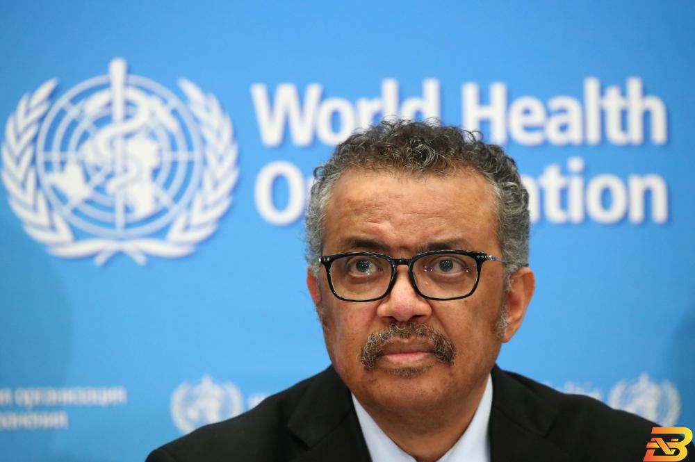 المدير العام لمنظمة الصحة العالمية تيدروس أدهانوم جيبريسوس خلال مؤتمر صحفي في جنيف يوم 24 فبراير شباط 2020. تصوير: دينيس باليبوس - رويترز. مدير منظمة الصحة يشدد على ضرورة التخفيف التدريجي لإجراءات العزل