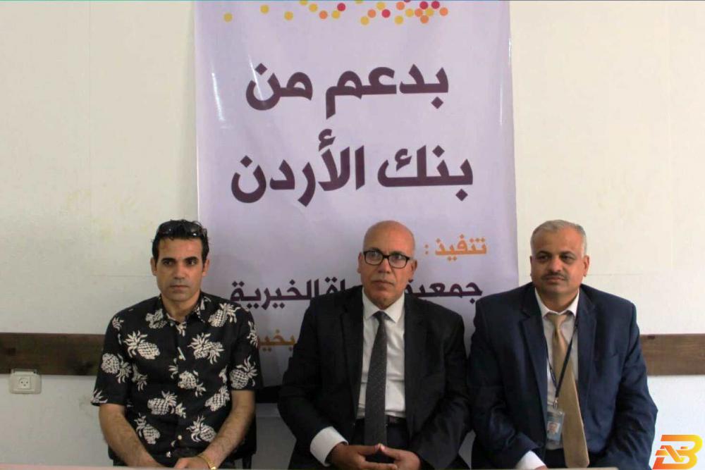 جانب من تسليم الدعم بنك الأردن يدعم ’كسوة العيد’ للأسر المحتاجة في غزة