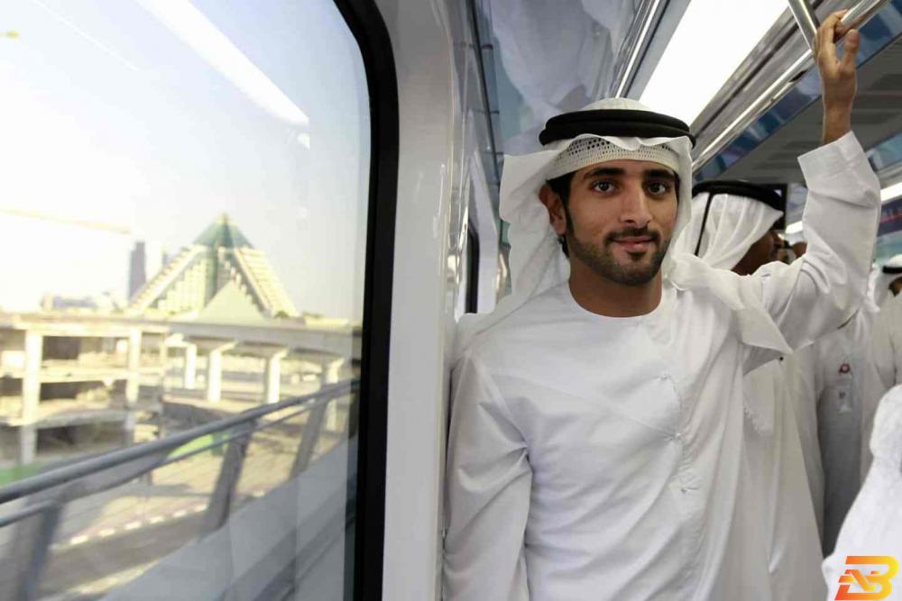 صورة من أرشيف رويترز لولي عهد دبي الشيخ حمدان بن محمد بن راشد. دبي تسمح بحرية الحركة والنشاط الاقتصادي بدءا من الأربعاء