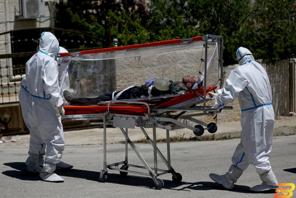 مناورة تدريبية في رام الله باستخدام مركبة اسعاف معزولة لحماية الطواقم الطبية أثناء نقل المصابين بفيروس كورونا.(عدسة: حذيفة سرور/وفا) تسجيل إصابة جديدة بفيروس كورونا في قلقيلية