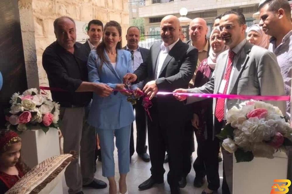 قص شريط الافتتاح بلدية جنين والتعاون يحتفلان بافتتاح مركز الطفل الثقافي