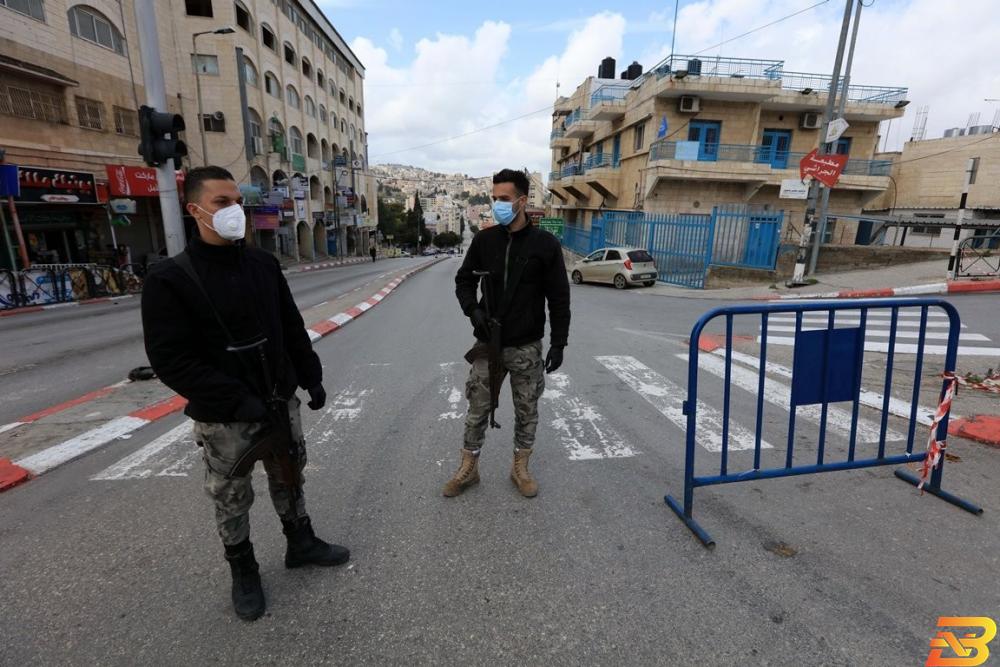 صورة توضيحية-حاجز لأجهزة الأمن الفلسطينية في بيت لحم-تصوير وكالات بعد تمديد حالة الطوارئ-هل سنعود للإغلاق؟