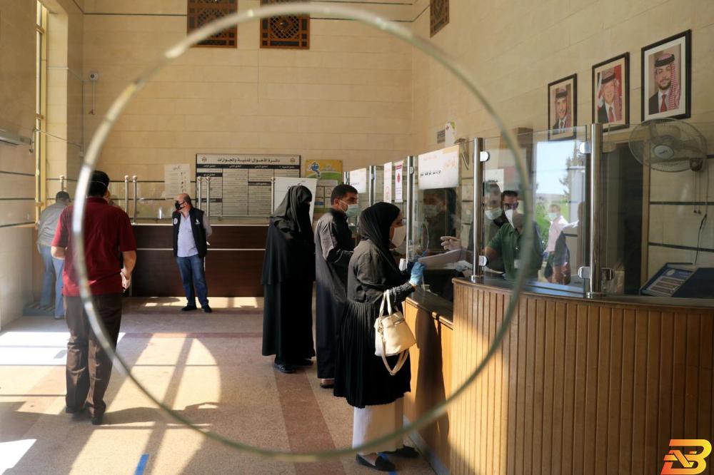عودة العمل في الدوائر الحكومية-تصوير رويترز الأردن يعاود فتح الفنادق والمقاهي