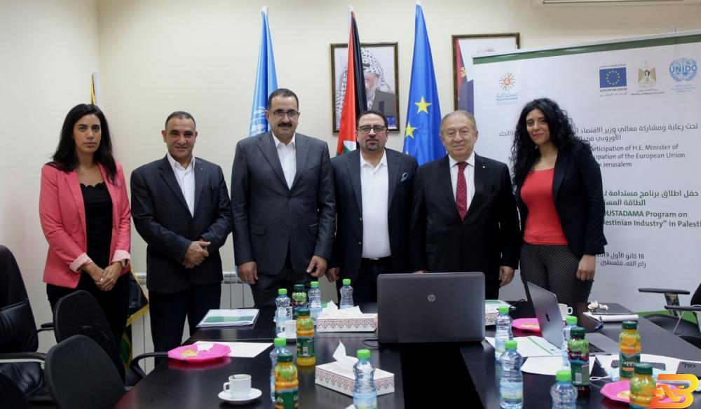 جانب من الاجتماع العسيلي يترأس الاجتماع الأول للجنة التوجيهية لبرنامج مستدامة