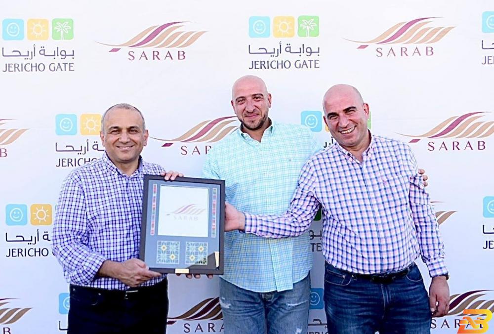 إدارة "فلل سراب" تكرّم عمار العكر ضمن مشروع بوابة أريحا: جولة تفقدية لمشروع فلل سراب