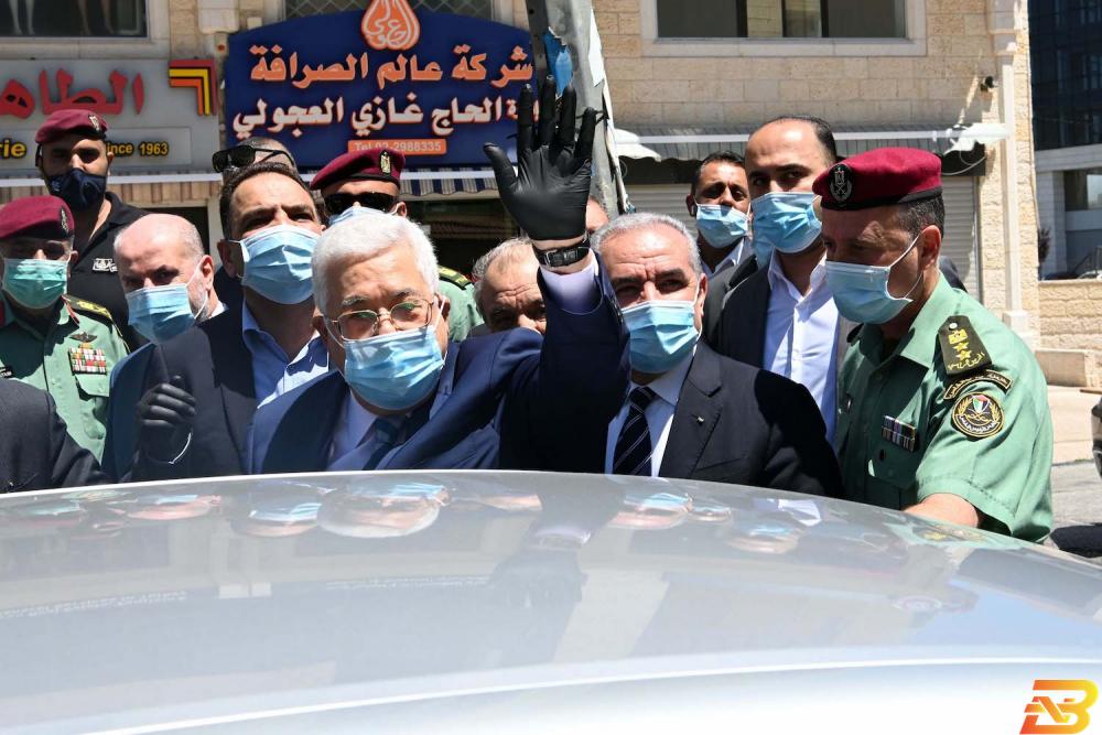 الرئيس محمود عباس خلال جولة تفقدية في رام الله الرئيس يعفي المواطنين من 25% من رسوم تراخيص وزارة النقل