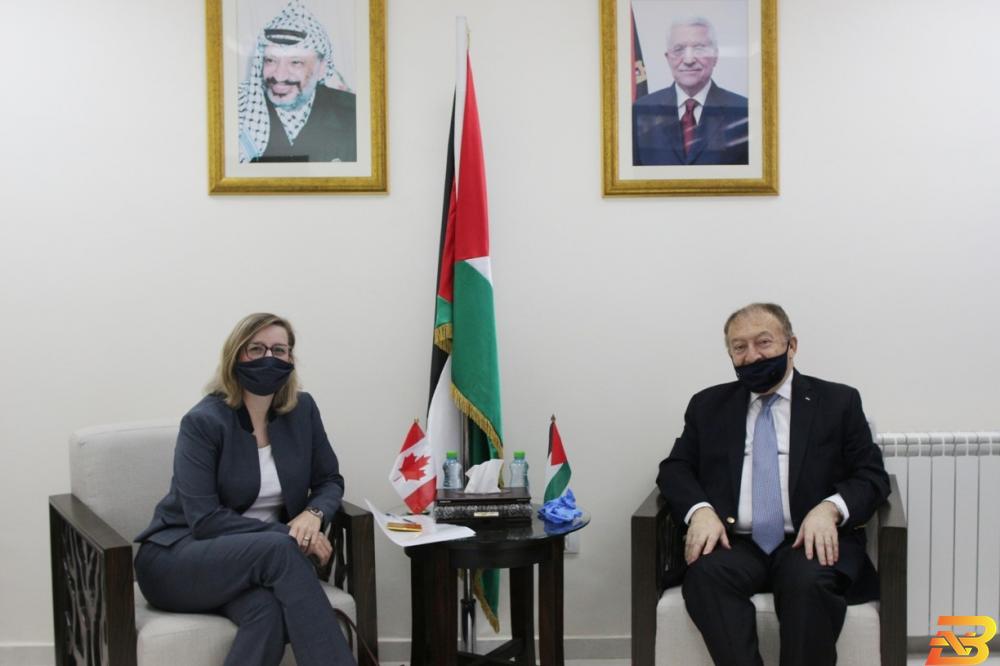جانب من اللقاء اتفاق فلسطيني كندي لتطوير العلاقات الاقتصادية والتجارية بينهما