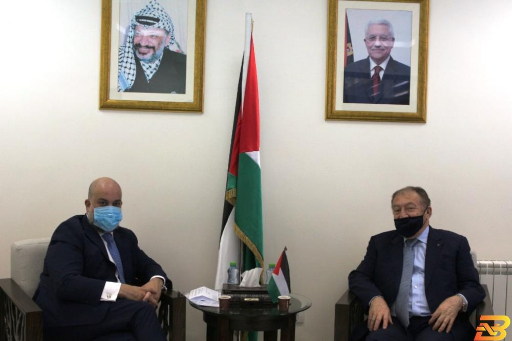 جانب من اللقاء وزير الاقتصاد والرباعية الدولية يبحثان خطة الاستجابة لإنعاش الاقتصاد