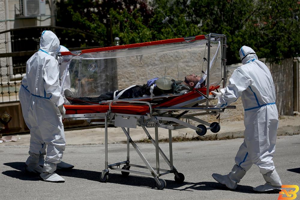 طواقم تجري تدريبا على نقل المصابين بفيروس كورونا في رام الله-أرشيف وفا 195 إصابة جديدة بفيروس كورونا في فلسطين