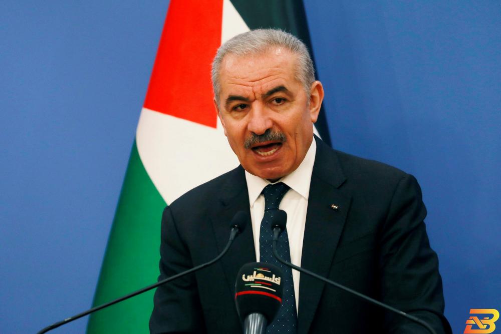 رئيس الوزراء محمد اشتية-أرشيف رويترز اشتية: طلبنا من سلطة النقد تيسيير الإجراءات الخاصة بالقروض