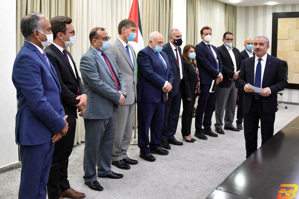 جانب من توقيع الاتفاقيتين بقيمة 78 مليون دولار-توقيع اتفاقيتين في الطاقة وتكنولوجيا المعلومات