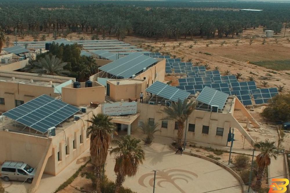 وحدات طاقة شمسية على أسطح مركز التدريب التقني والمهني التابع لشركة كهرباء القدس في أريحا ’كهرباء القدس’ والـUNDP يبحثان التعاون في مجال الطاقة المتجددة