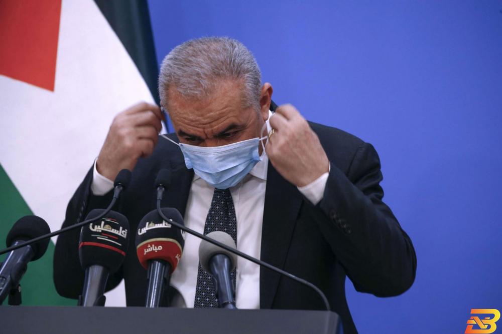 رئيس الوزراء محمد اشتية-تصوير وكالات اشتية: سندفع النسبة الممكنة من الرواتب قبل العيد