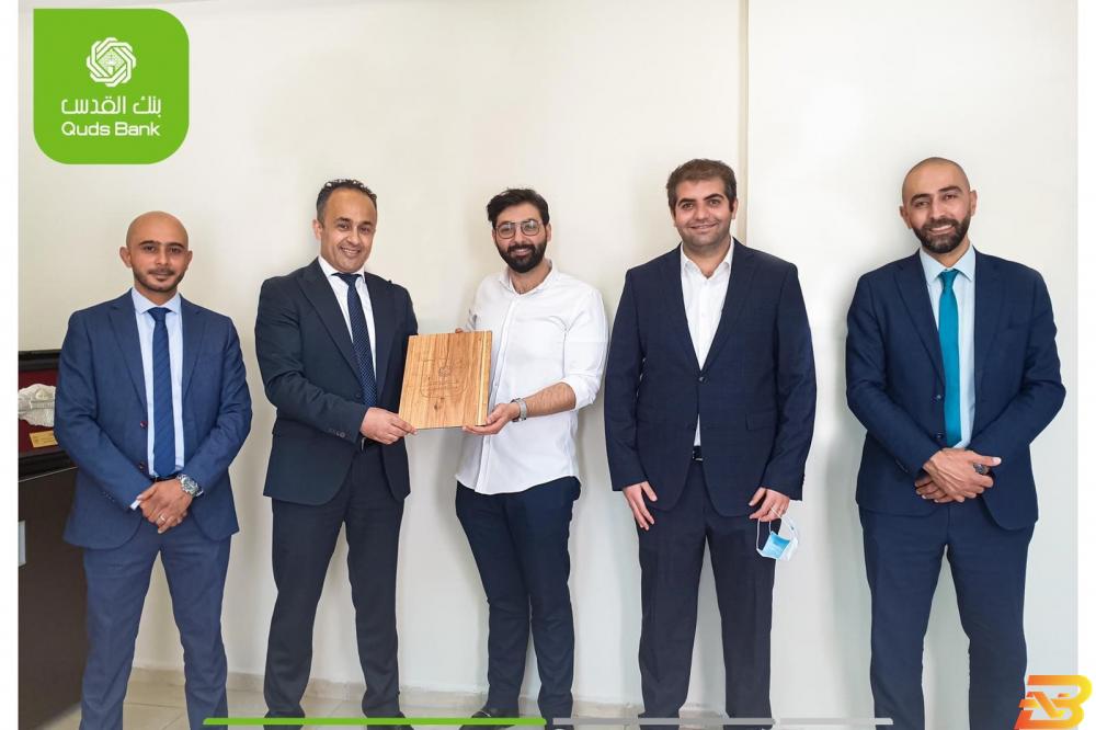 جانب من توقيع الاتفاقية بنك القدس يوقّع مذكرة تفاهم مع ممثل جامعة واشنطن في فلسطين