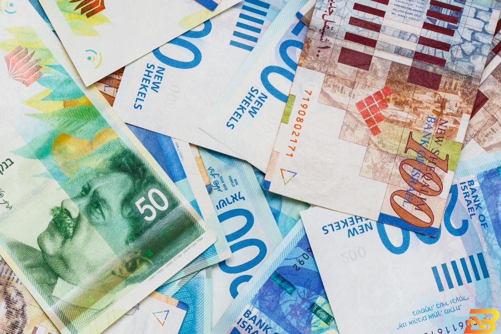 أوراق نقدية من عملة الشيكل-تصوير وكالات الشيكل بأعلى مستوى أمام الدولار منذ 30 شهرا