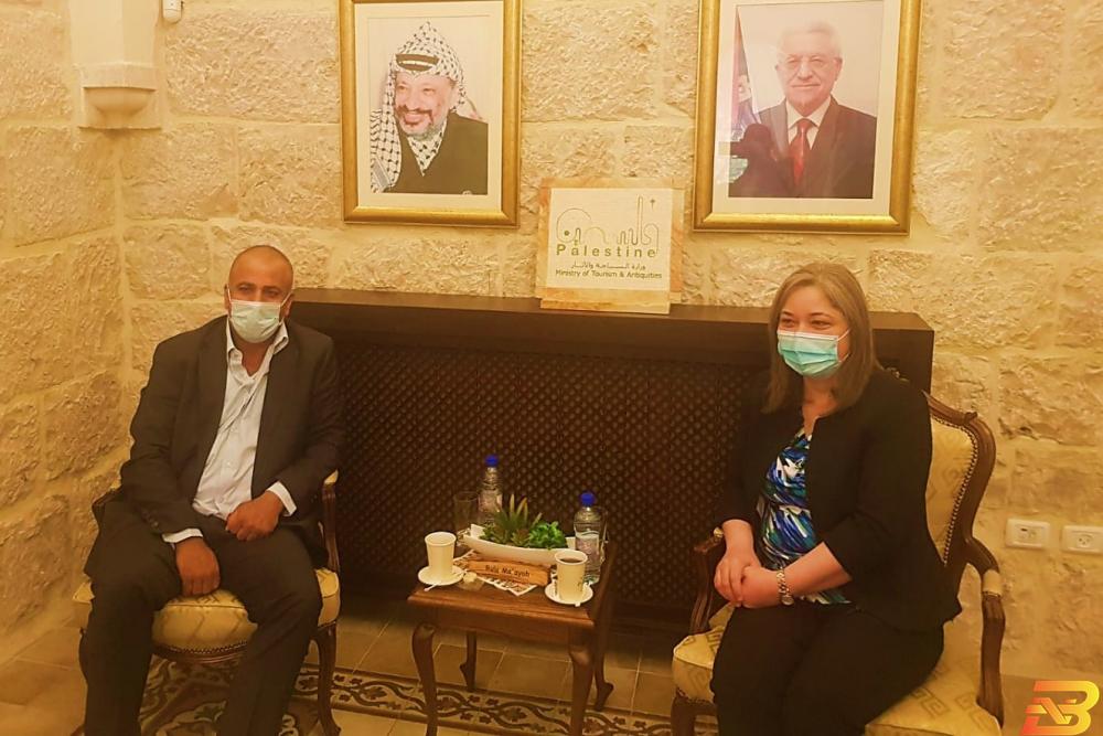 جانب من اللقاء معايعة تؤكد ضرورة تكثيف العمل لاستقطاب المشاريع السياحية