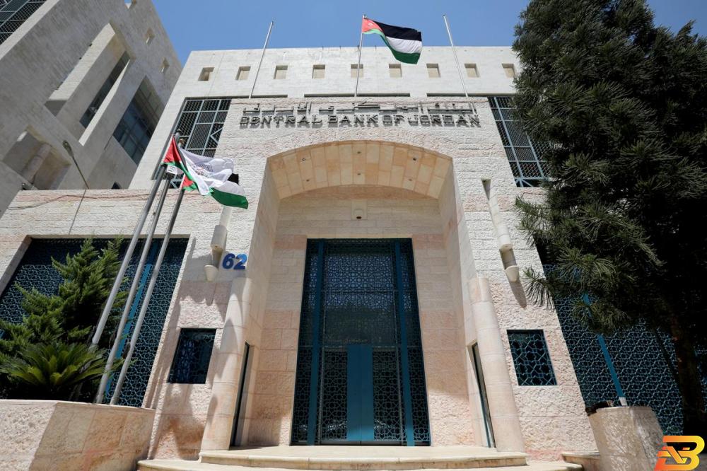 البنك المركزي الأردني في عمان بصورة من أرشيف رويترز. تراجع ودائع البنوك بالأردن 1% في النصف الأول