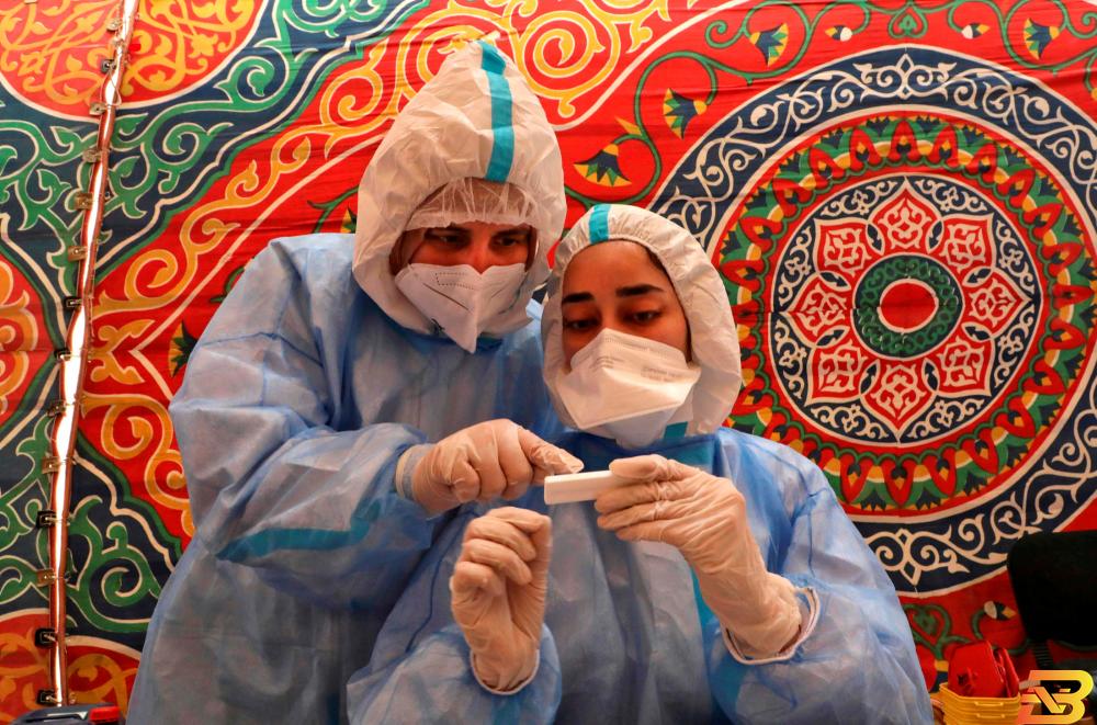 فحوصات كورونا في الخليل-تصوير أ ف ب حصيلة: 103 وفيات و18374 إصابة بفيروس كورونا