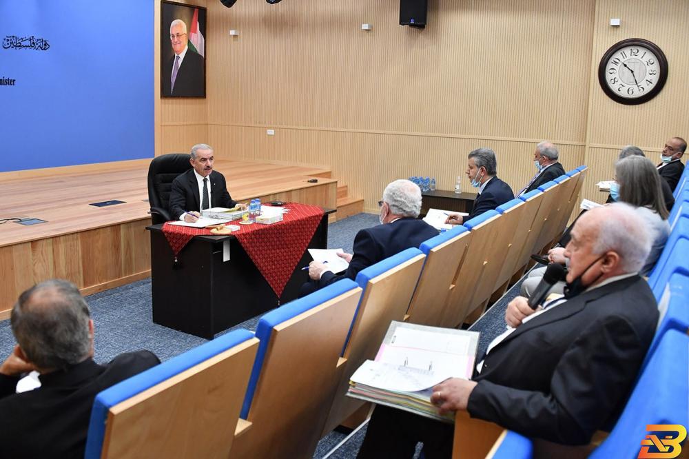 اجتماع الحكومة الفلسطينية يوم الاثنين الماضي الحكومة تتجه للتراجع عن فرض الإغلاق يومي الجمعة والسبت