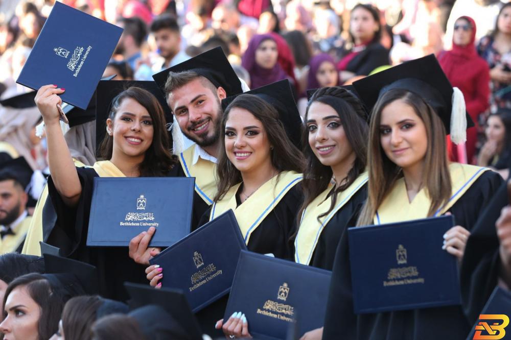 صورة توضيحية-تخريج جامعة بيت لحم-أرشيف في يومهم العالمي-البطالة تعصف بالشباب الفلسطيني