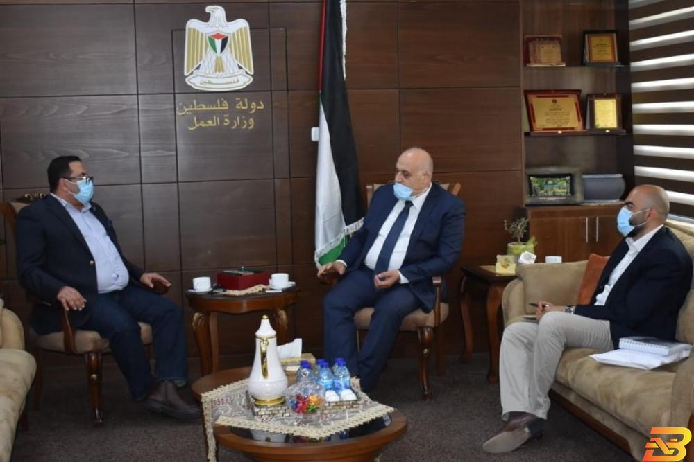 جانب من الاجتماع وزارة العمل تبحث أفق التعاون مع منظمة ’اليونيدو’