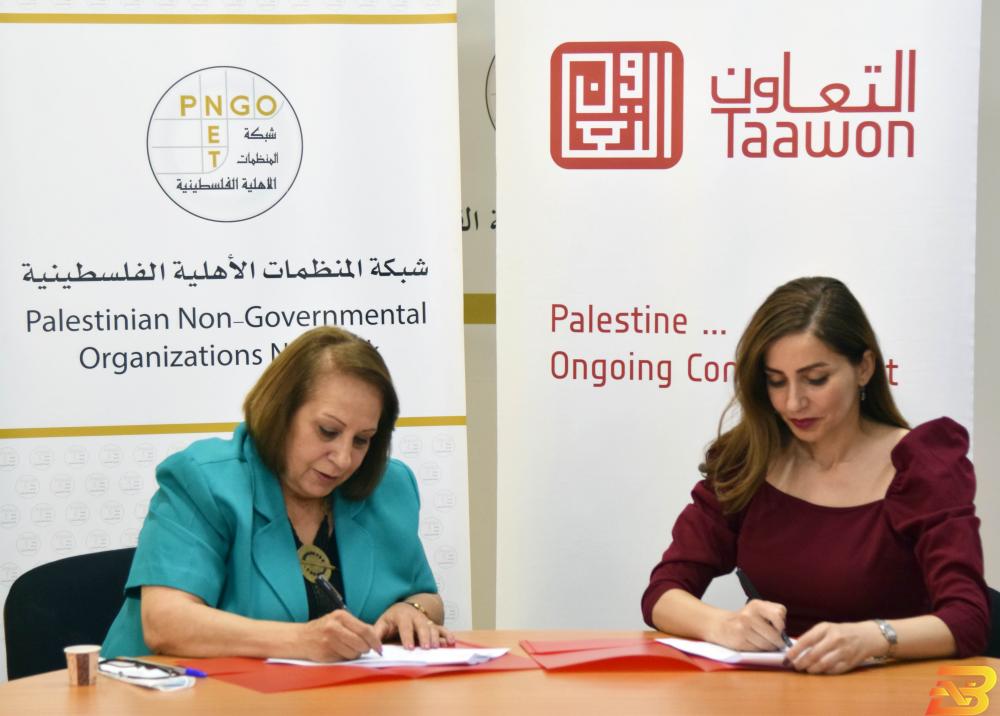 جانب من توقيع الاتفاقية التعاون وشبكة المنظمات الأهلية يوقّعان مذكرة تعاون مشترك