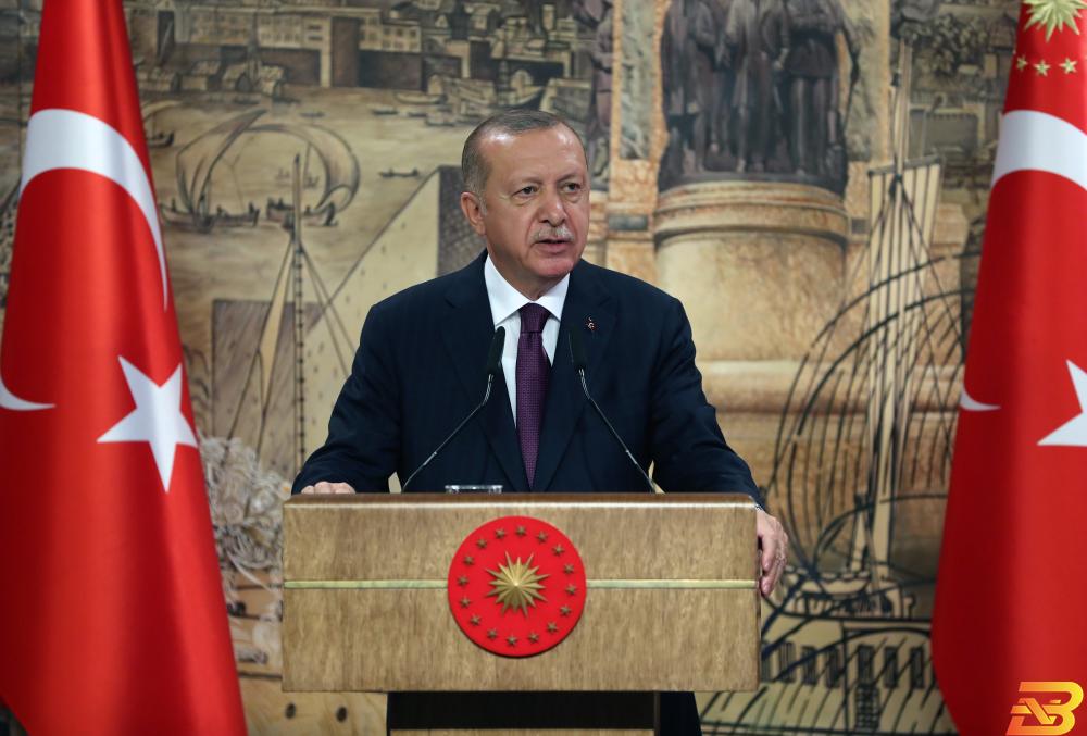 الرئيس التركي رجب طيب أرودغان يتحدث خلال المؤتمر الصحفي أردوغان يعلن عن كشف غاز تاريخي لتركيا في البحر الأسود