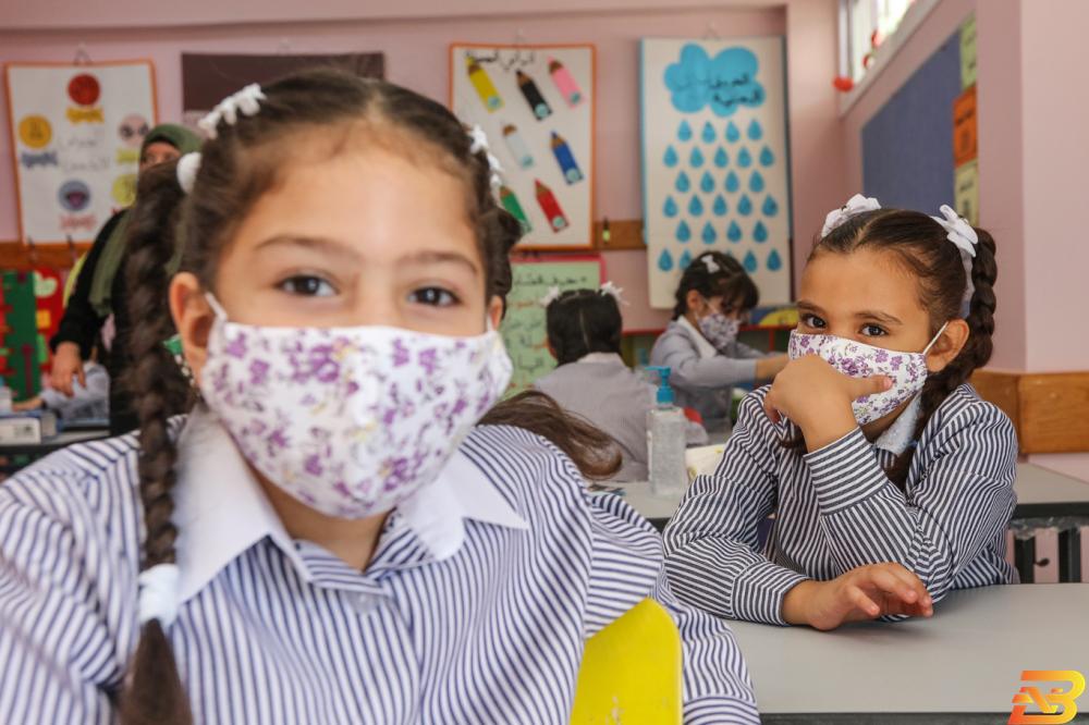 افتتاح العام الدراسي في إحدى مدارس محافظة رام الله والبيرة-تصوير وفا العودة إلى المدارس- إجراءات صحية ووقائية خشية تفشي الوباء